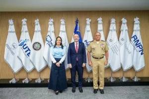 El ministro de Defensa, Carlos Antonio Fernández Onofre, estuvo acompañado por la ministra de Interior y Policía, Faride Raful. Fuente externa