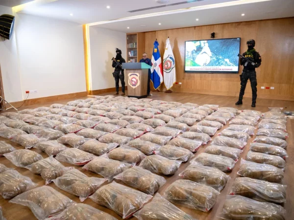 Los paquetes del producto ilícito incautado por la DNCD. Fuente externa