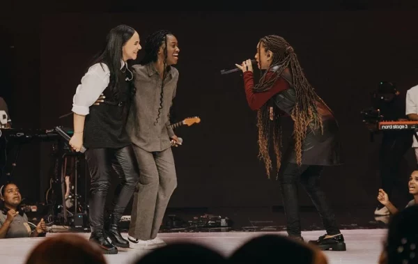 World Worship y Génesis Colón2