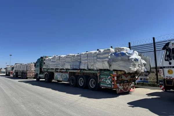 Ayuda humanitaria para Gaza sigue varada en la frontera