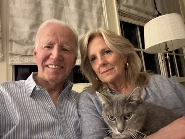 biden y su esposa