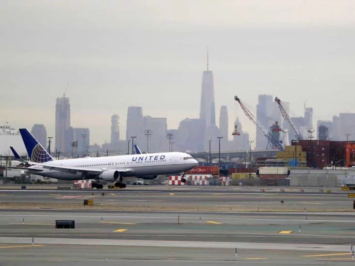 Cien vuelos cancelados en aeropuerto de Newark tras fallo en los controladores aéreo