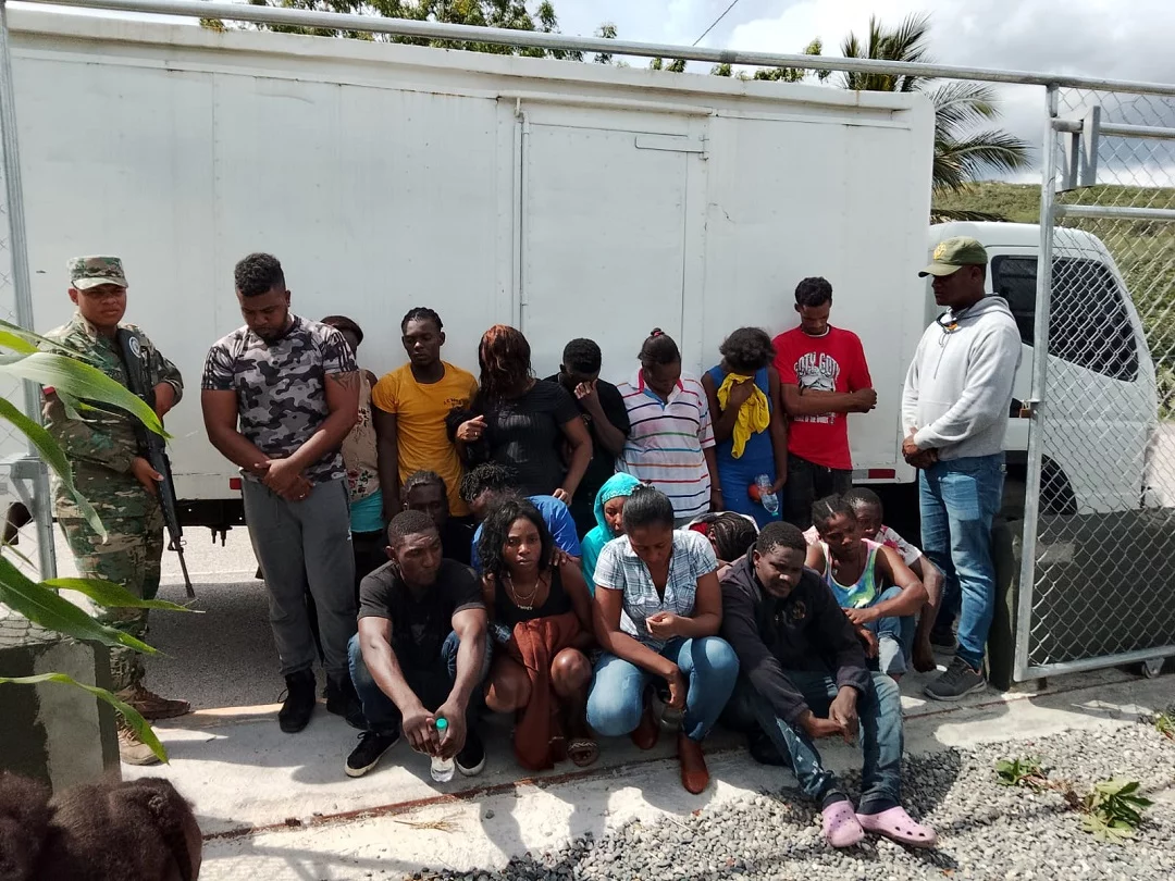 Migrantes indocumentados apresados por efectivos del Ejército.