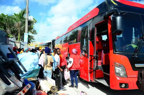 Los haitianos volvieron a su patria en buses. Fuente externa