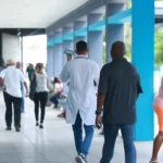 Médicos aseguran que trabajan expuestos y que la seguridad no da abasto en hospitales