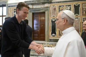 Jannik Sinner y papa León XIV