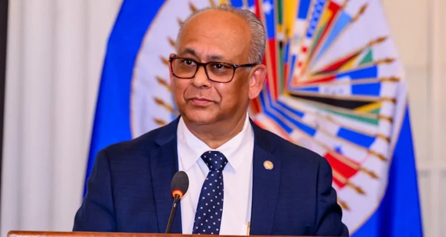 El surinamés Albert Ramdin, quien en mayo sucedió a Luis Almagro, plantea implementar un proceso integrador en la OEA. El surinamés Albert Ramdin, quien en mayo sucedió a Luis Almagro, plantea implementar un proceso integrador en la OEA.