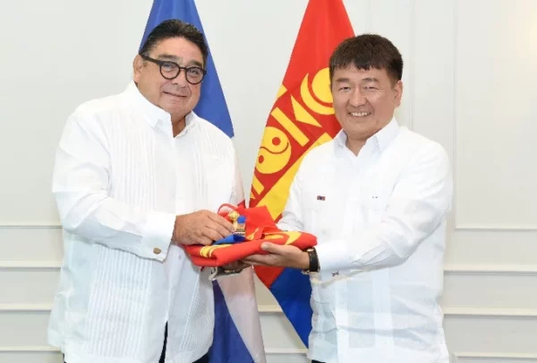 Miguel Calzada León y Zoljargal Seseer.