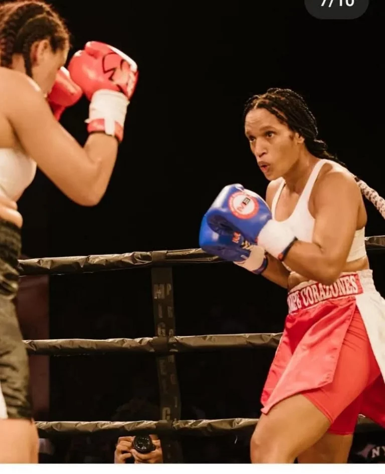 Claribel Mena (derecha) toma el boxeo como trampolín para darle mejor condición a sus hijos Claribel Mena (derecha) toma el boxeo como trampolín para darle mejor condición a sus hijos