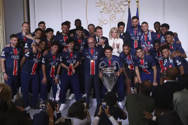 Jugadores del PSG celebran conquista de la Champions ..