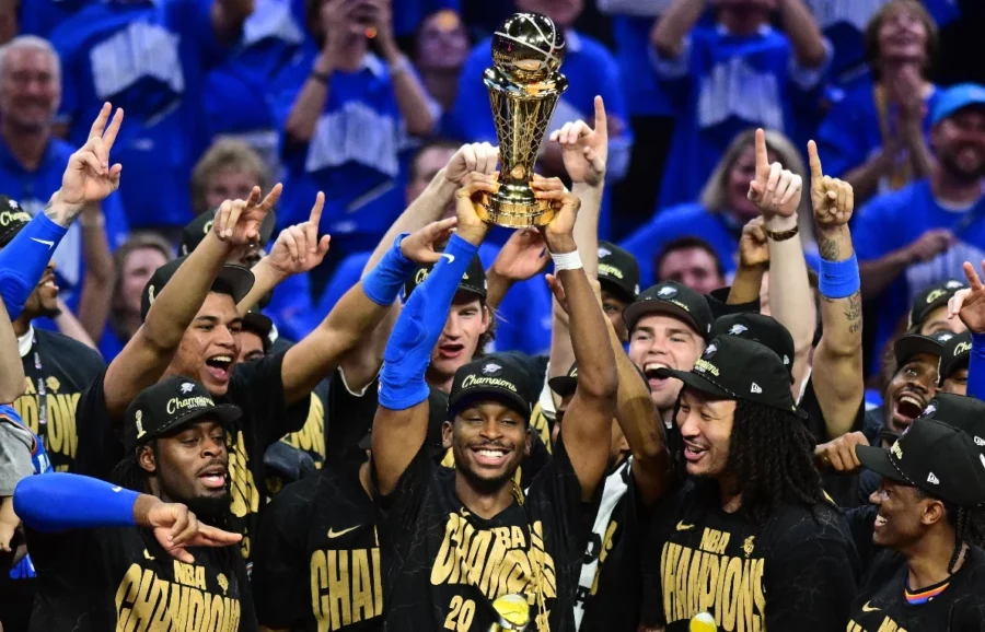 Jugadores de los Thunders celebran la obtención del título de campeón de la NBA. Jugadores de los Thunders celebran la obtención del título de campeón de la NBA.