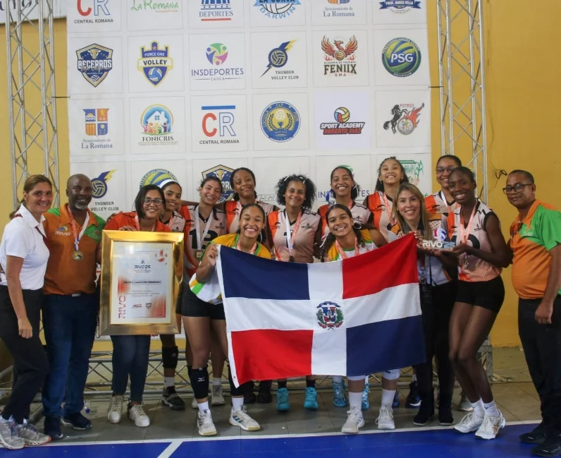 Jugadoras de La Romana campeonas categoría +18. externa Jugadoras de La Romana campeonas categoría +18. externa
