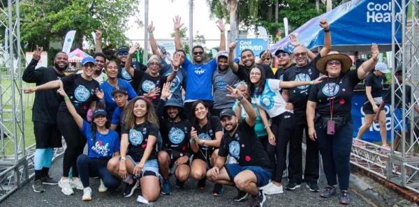 Los participantes en la meta de la carrera, que cumplió  20 años de compromiso con la salud.