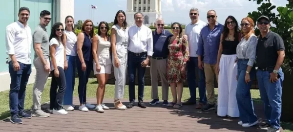 Directivos de ambas instituciones  visitaron la emblemática empresa La Aurora.