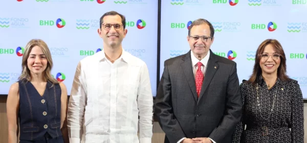 Patricia Abreu, Roberto Herrera, Steven Puig y Josefina Navarro.