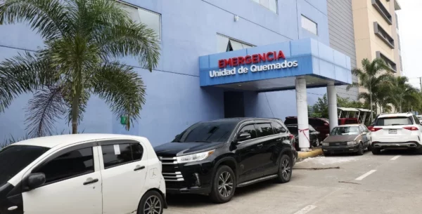 En el entorno de la Ciudad Sanitaria Luis Eduardo Aybar siempre ha sido frecuente  un gran movimiento de personas.