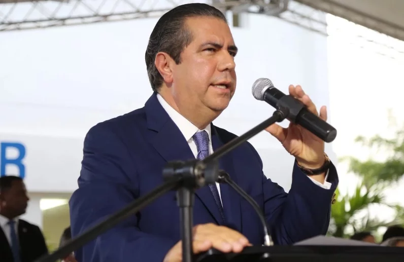 El aspirante presidencial reitera será el candidato del PLD.