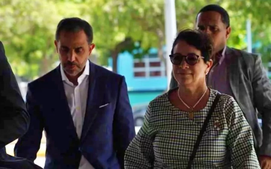 A los hermanos Antonio y Maribel Espaillat se les impuso impedimento de salida y una fianza. A los hermanos Antonio y Maribel Espaillat se les impuso impedimento de salida y una fianza.