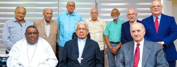 Los integrantes del Consejo Consultivo de la Lotería Nacional tras  la reunión.  fuente externa