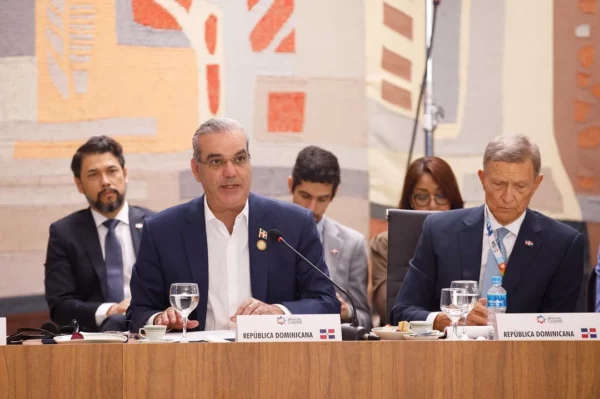 Abinader durante una de sus intervenciones