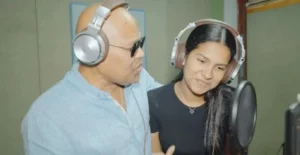 Ana Beatriz Pérez Reynoso junto a su padre Rubby Pérez