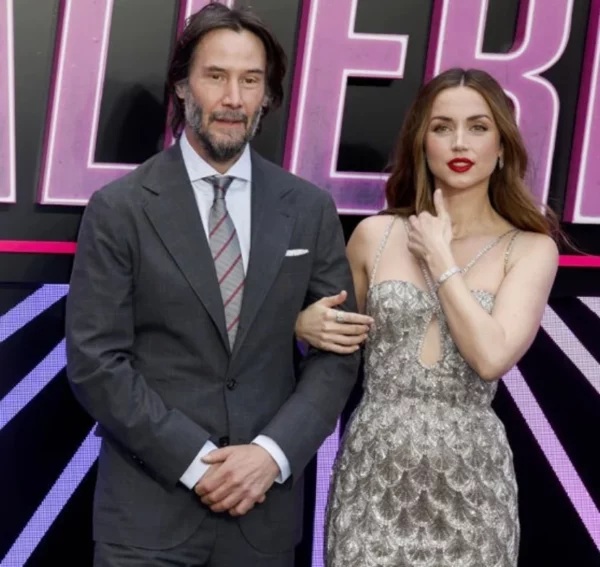 Ana de Armas, junto a Keanu Reeves, llega hoy al cine. Fuente externa