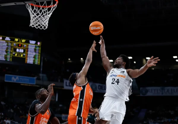 Andrés Feliz, en una entrada a canasta ante el Valencia Basket