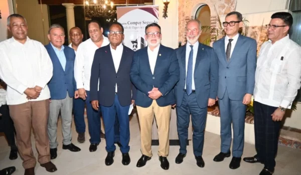 Ángel Arzuaga, Gregory Caimares, Francisco Matos, Salvador Repilado, Iván García, Stefano Queirolo Palmas, Eddy Olivares y Raymond Ulloa. Fuente externa