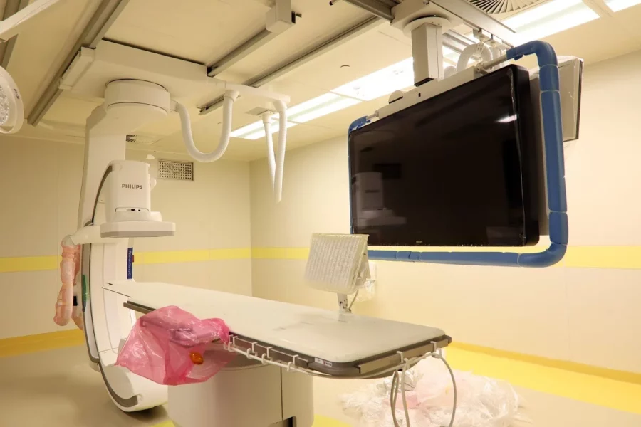 Angiógrafo de la Unidad de Cirugía Endovascular con pantalla en 3D, de la Ciudad Sanitaria. Angiógrafo de la Unidad de Cirugía Endovascular con pantalla en 3D, de la Ciudad Sanitaria.