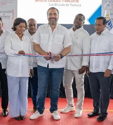 Autoridades y Inefi y provinciales en el corte de cinta. Fuente externa