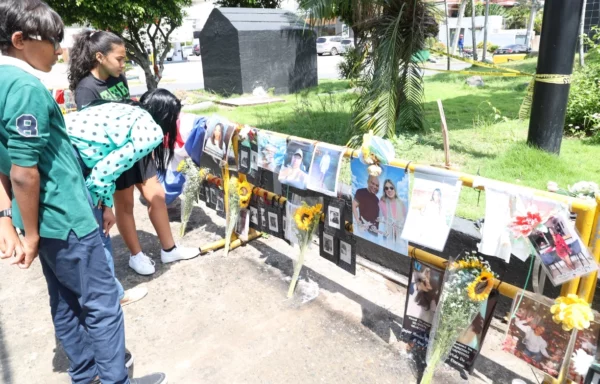 Ayer acudieron decenas de personas que participaron en una misa. Jose Francisco