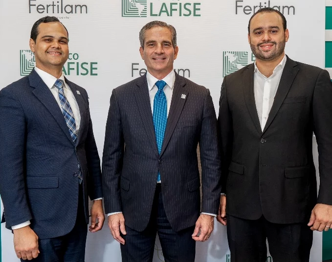 Banco LAFISE y Fertilam firman alianza estratégica. Fuente externa Banco LAFISE y Fertilam firman alianza estratégica. Fuente externa