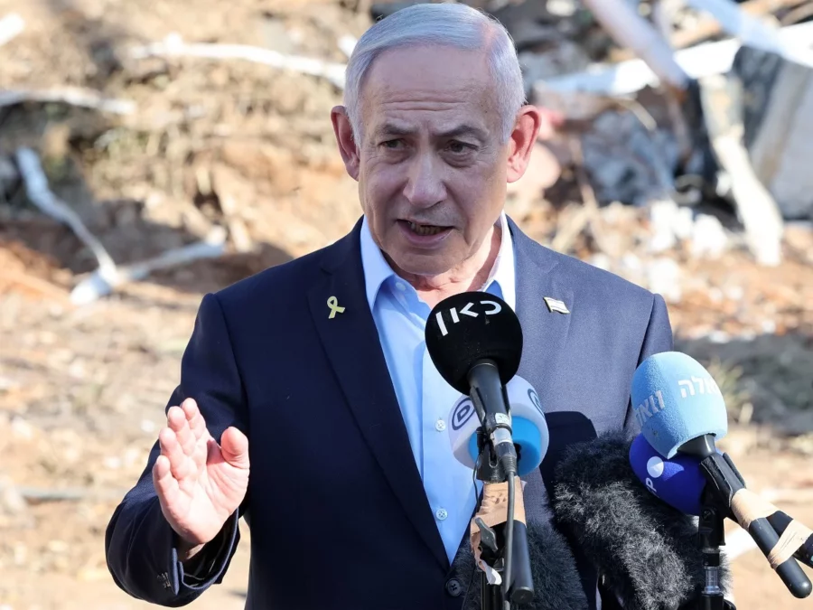 Benjamín Netanyahu con la prensa Benjamín Netanyahu con la prensa