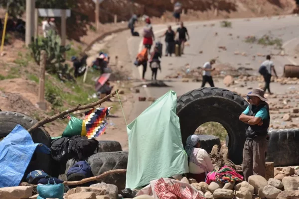 Bloqueos se intensifican en Bolivia por crisis y presión a favor de Evo Morales