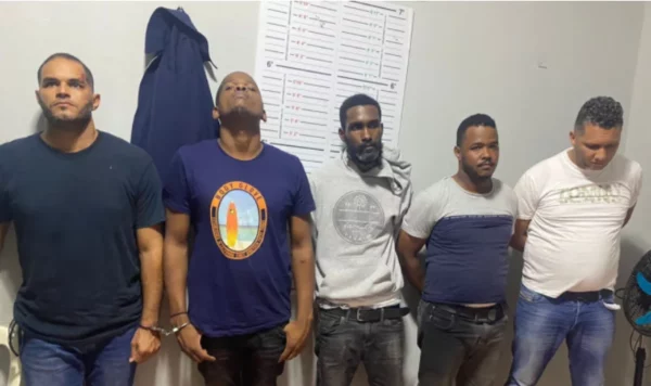 Los apresados son El primer teniente Elvis Esnaider Romero y el cabo Harold Aracena (ambos suspendidos de sus funciones), así como los civiles Darwin Rafael Ortiz Tueni, Luis Felipe Ventura y Wilfredo Nuñez Arias