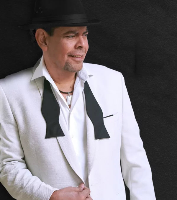 Carátula del nuevo álbum musical de Fernando Villalona, compuesto por ocho canciones.