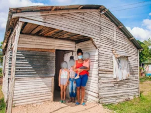 Miles de familias viven en techo vulnerables en RD