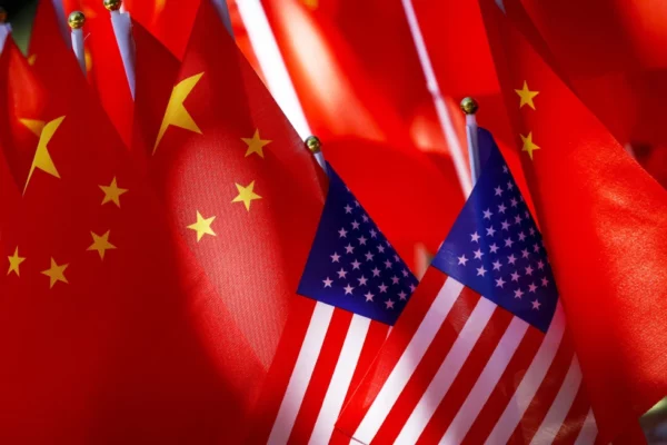 China acusa a EE.UU. de romper tregua comercial con medidas sobre chips y visas