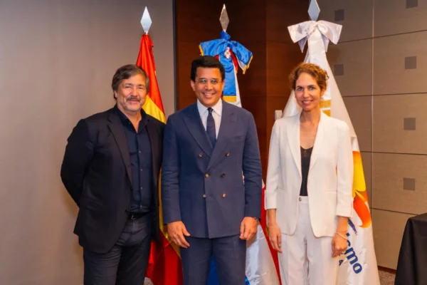 El ministro Turismo dice que esos vuelos son el resultado del esfuerzo que realiza para recuperar totalmente el mercado europeo