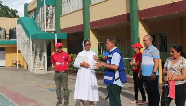Antes del inicio año escolar Minerd prometió dos nuevas aulas al Centro Parroquial Cristo Rey