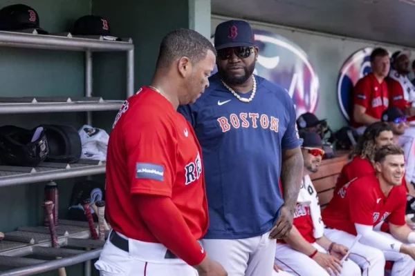 David Ortiz conversa con Rafael Devers
