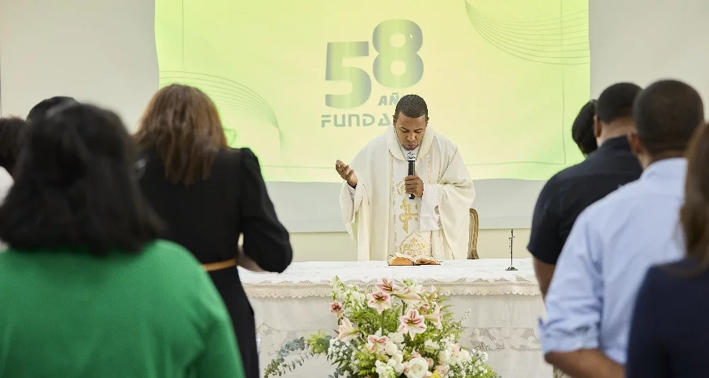 Directivos de la entidad durante el acto religioso. Fuente externa