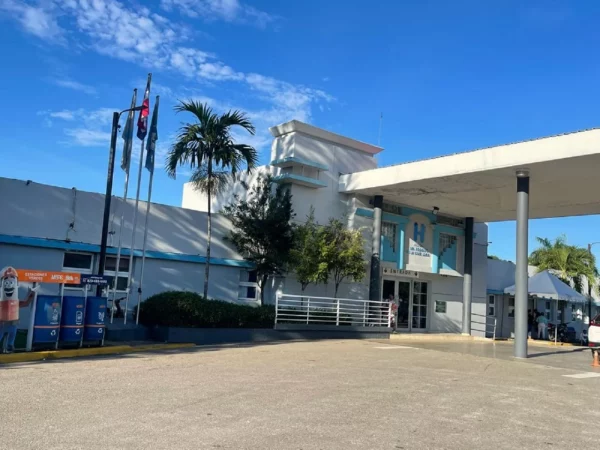 Directora de Hospital Rodolfo de la Cruz Lora asegura que centro garantiza servicios médicos a la población.