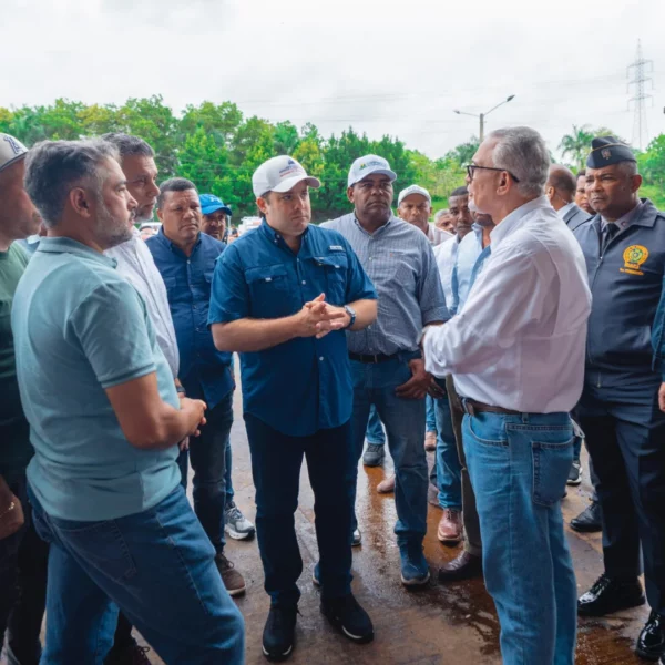 Gobierno promete respaldo a comerciantes tras incendio en Merca; Paliza: “No los vamos a dejar solos”
