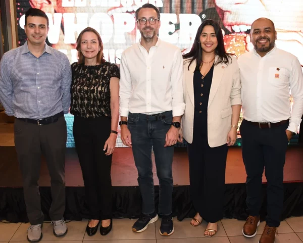 Domingo Bermúdez Turull, Isabel Turull, Marcos Sánchez, Alexandra Bodden y Octavio Callejas. Fuente externa