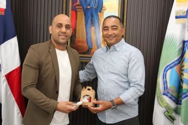 Escarling Abreu es reconocido por la Alcaldía de Punta Cana