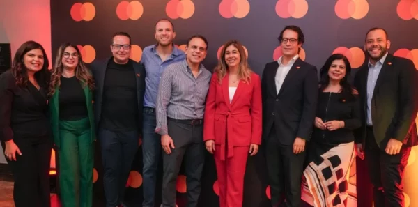 Ejecutivos de la empresa durante el encuentro. Fuente externa