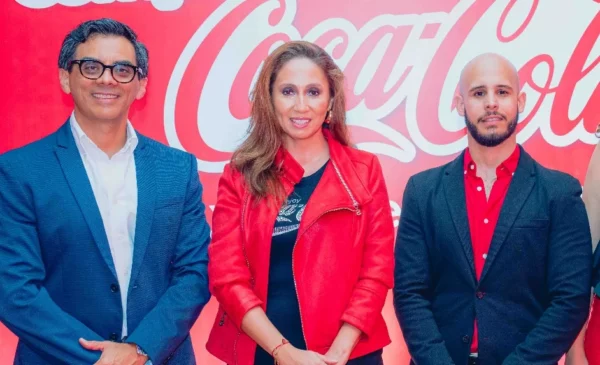 Ejecutivos de la empresa durante la presentación de la nueva campaña. Fuente externa