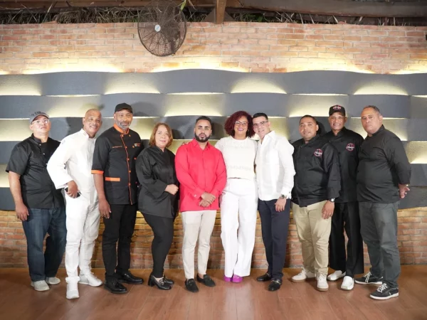 El equipo que dirige la iniciativa del mofongo más grande del mundo