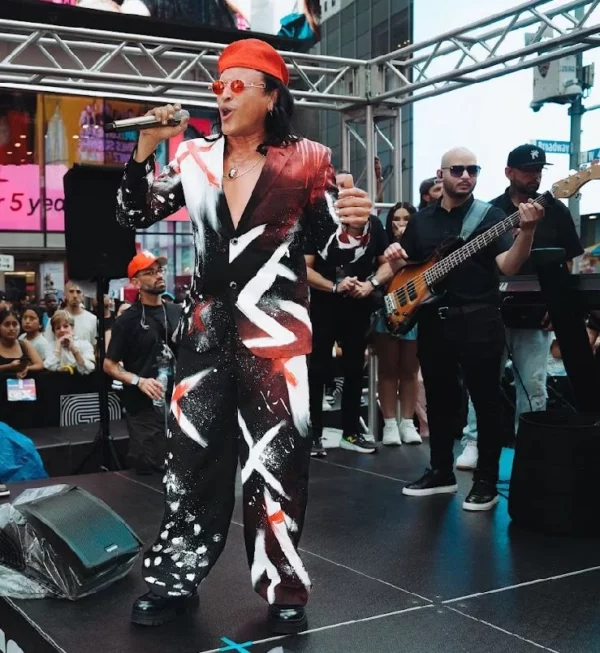 Elvis crespo se a TOÑO